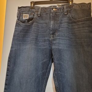 Cinch Men's  white label relaxed Blue Jeans. Size 40x32
